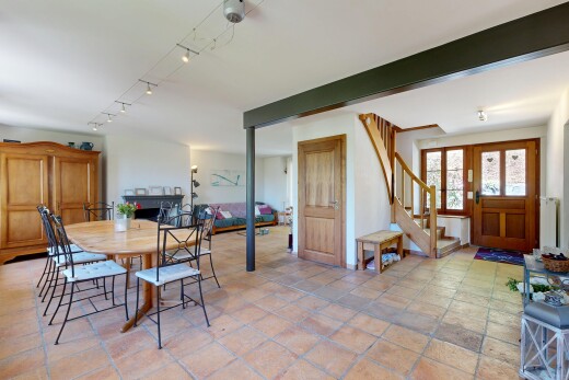 esszimmer mit inside property, gipskartonwand, drywall, natürliches licht, und natural light