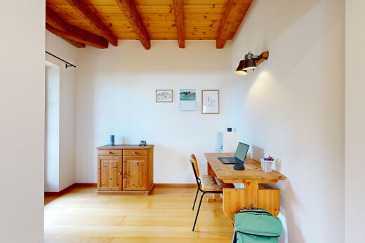 esszimmer mit bürobereich, inside property, gipskartonwand, drywall, und holzdecke