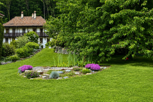 garden with a yard and a balcony