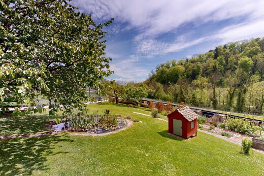 garten mit rasen, from property, schuppen, außenansicht, und day time