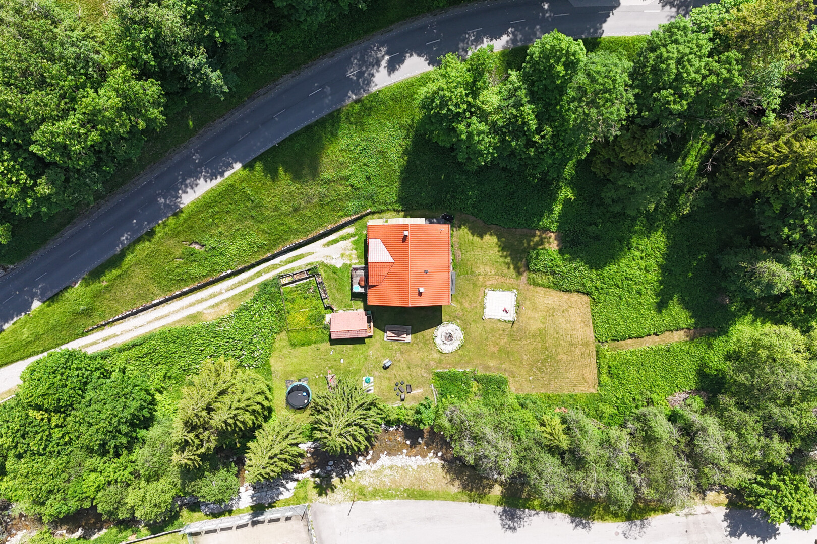 aerial map of property and surrounding area