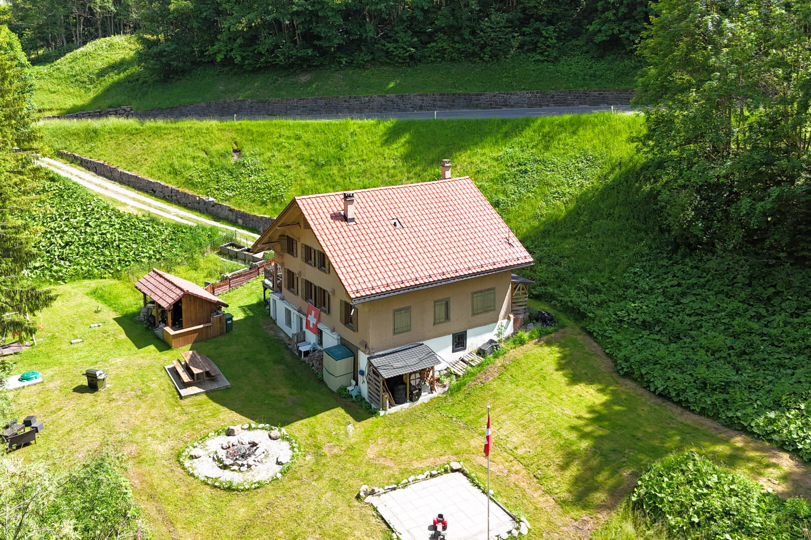 outdoor house featuring a lawn and stucco siding