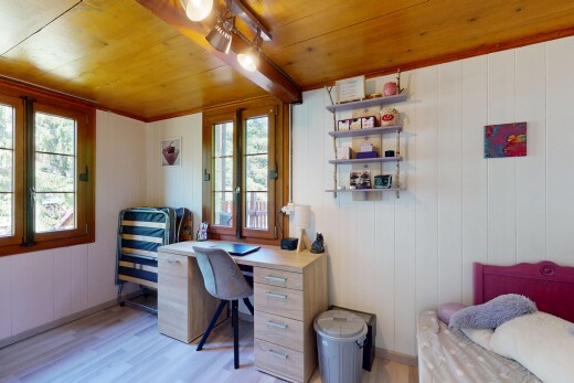 bureau avec plafond en bois, wood ceiling, lumière naturelle, natural light, et inside property