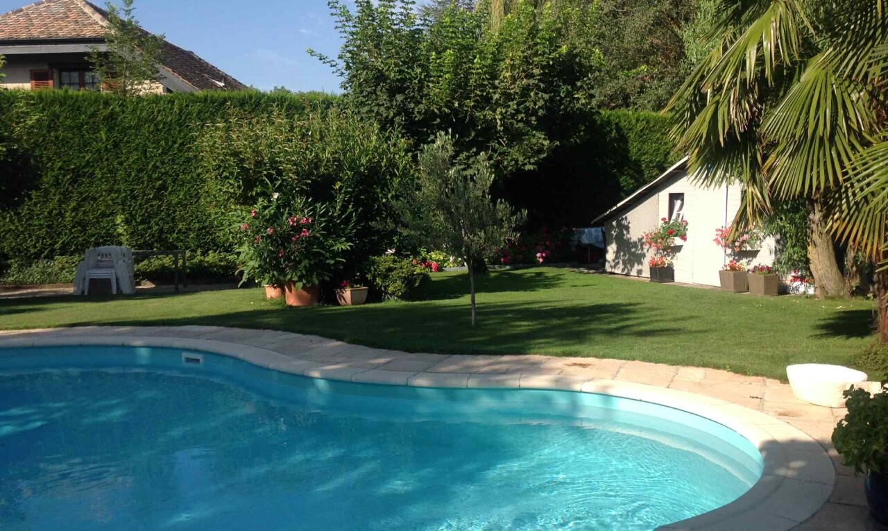 schwimmbad mit schwimmbad, rasen, day time, terrasse, und from property