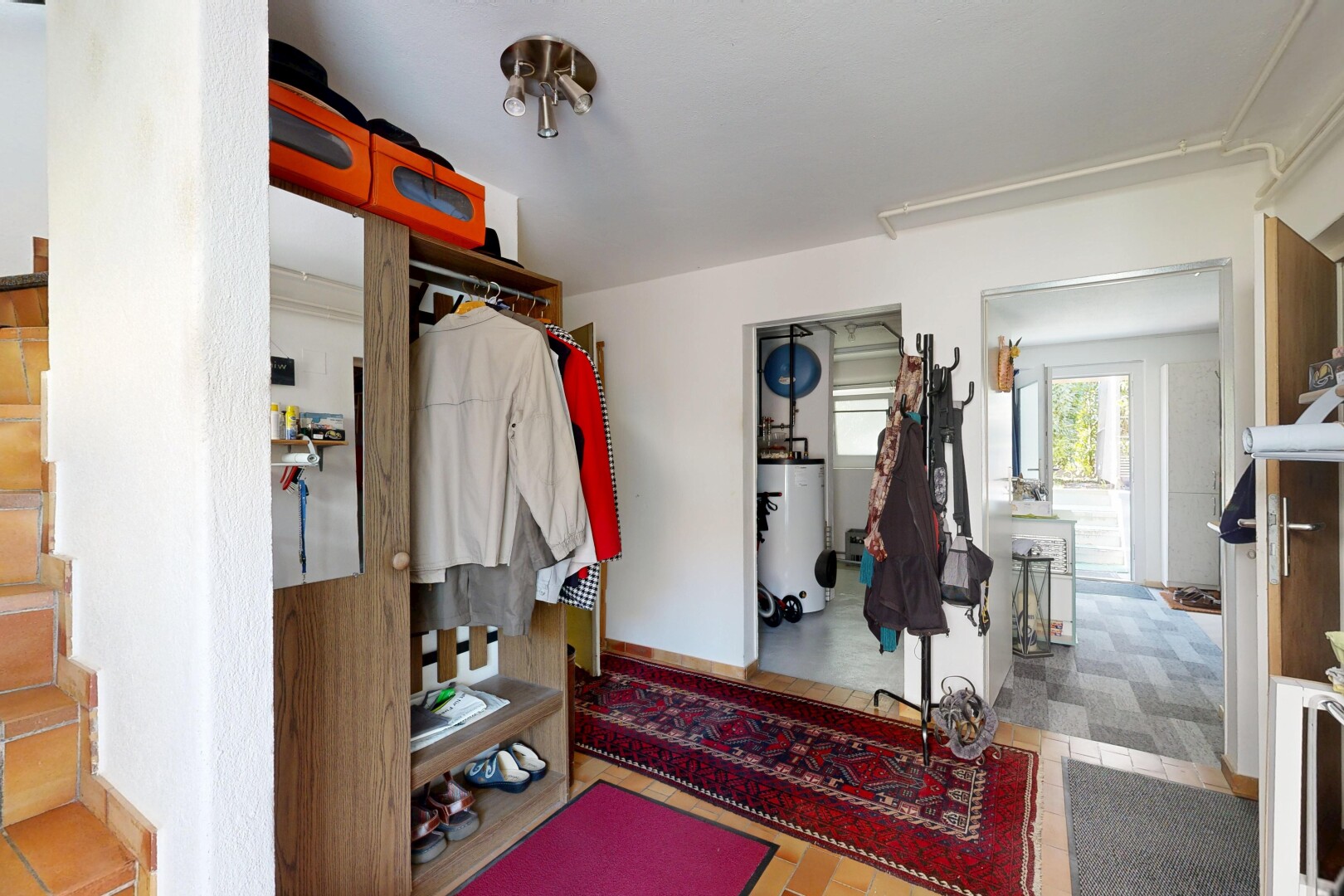 treppe mit drywall, gipskartonwand, treppen, wasserkocher, und inside property