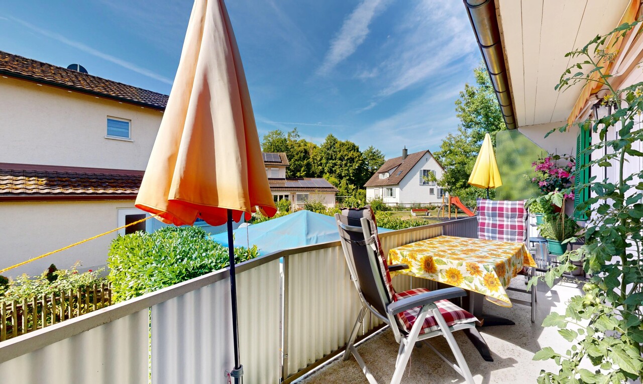terrasse mit balkon, day time, from property, residential view, und wohngebietblick