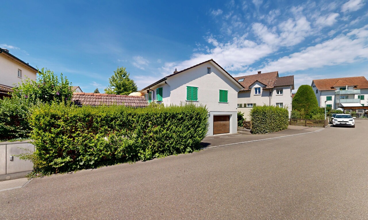 außenansicht mit eingebaute garage, day time, und auffahrt