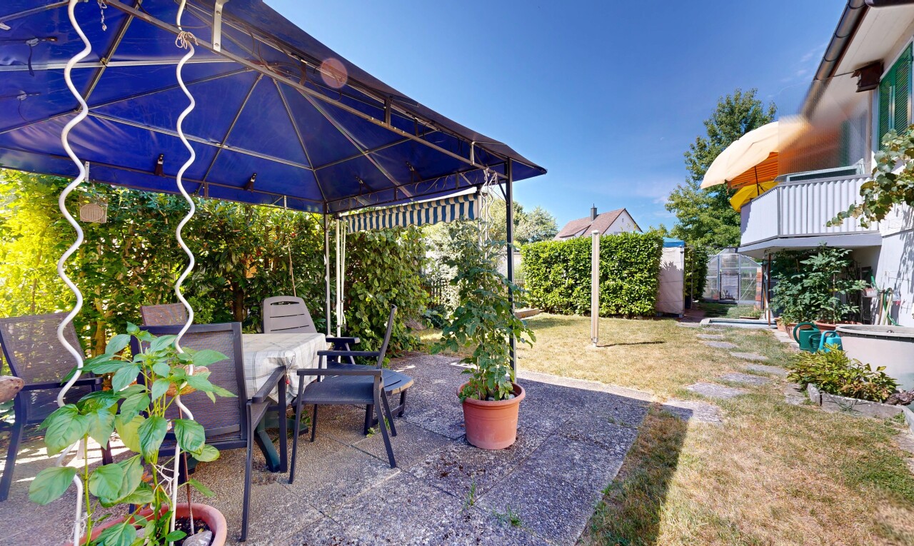 terrasse mit essbereich im freien, terrasse, pavillon, day time, und from property