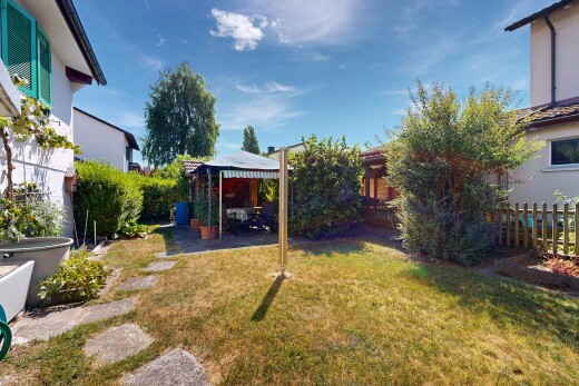garten mit pavillon, rasen, zaun, day time, und terrasse