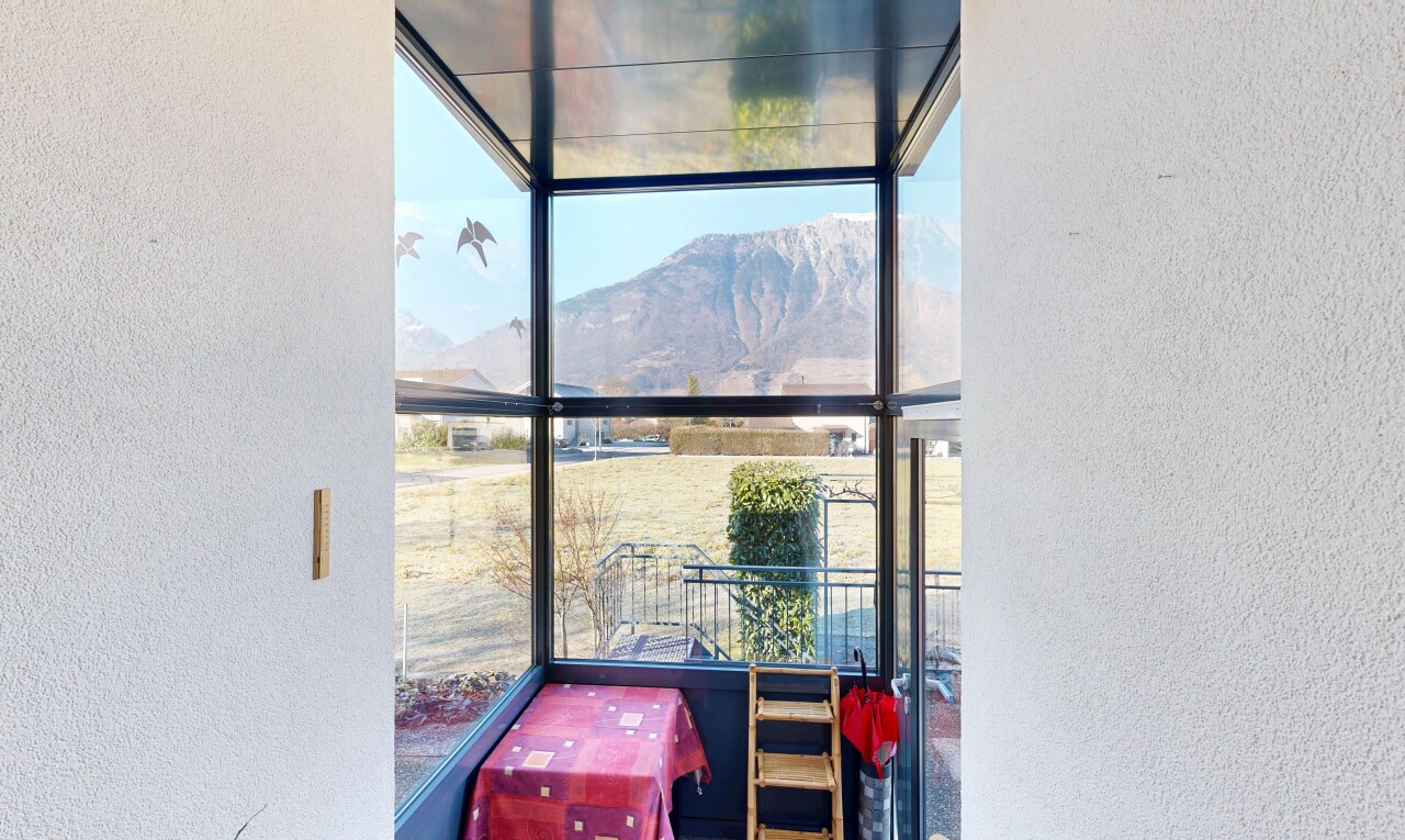 balkon mit inside property, day time, wintergarten, blick auf die berge, und mountain view