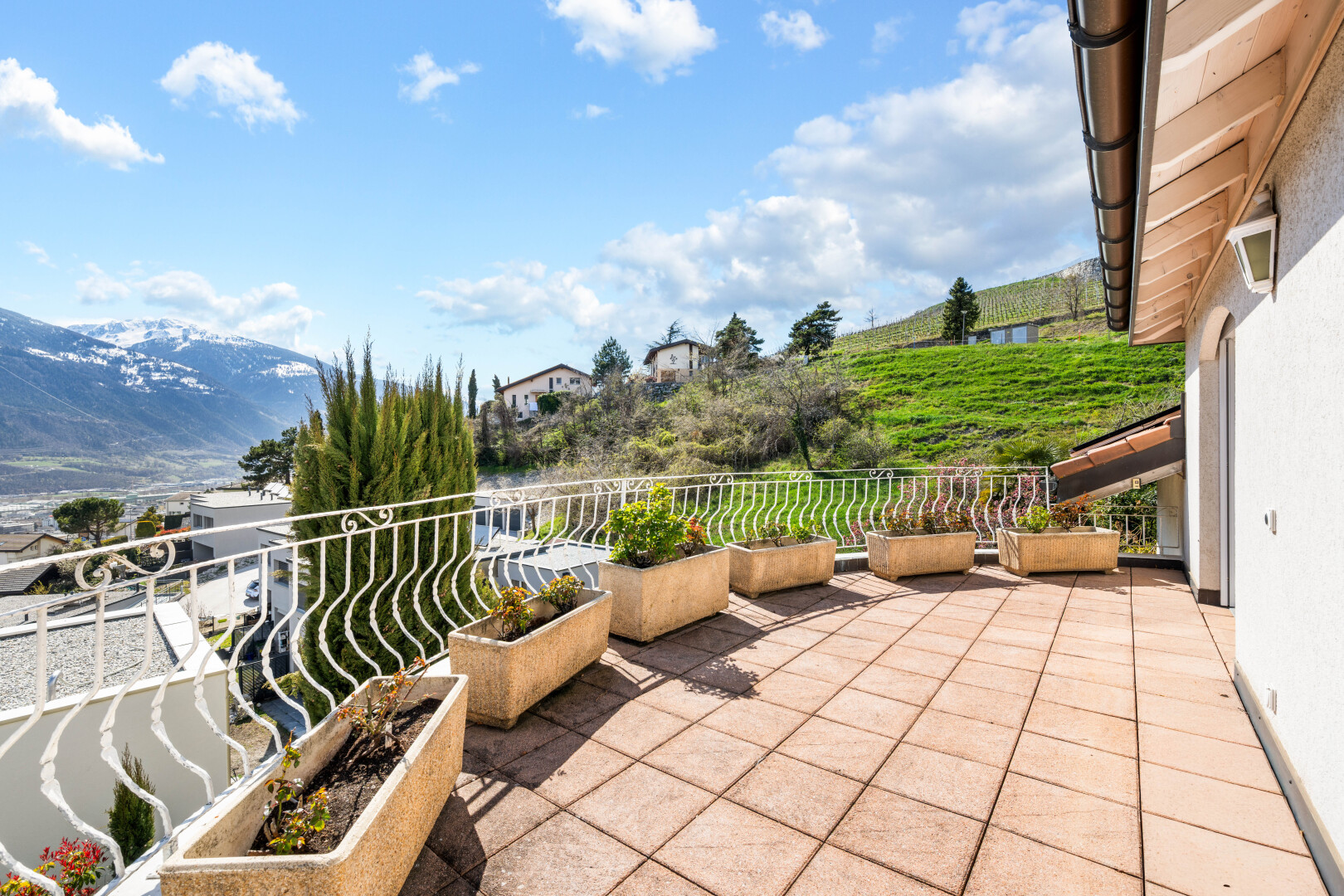 terrasse mit from property, day time, blick auf die berge, mountain view, und terrasse