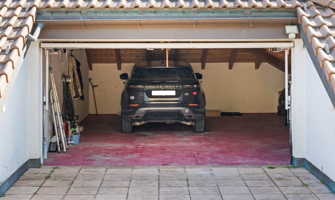 parking avec property visible et garage