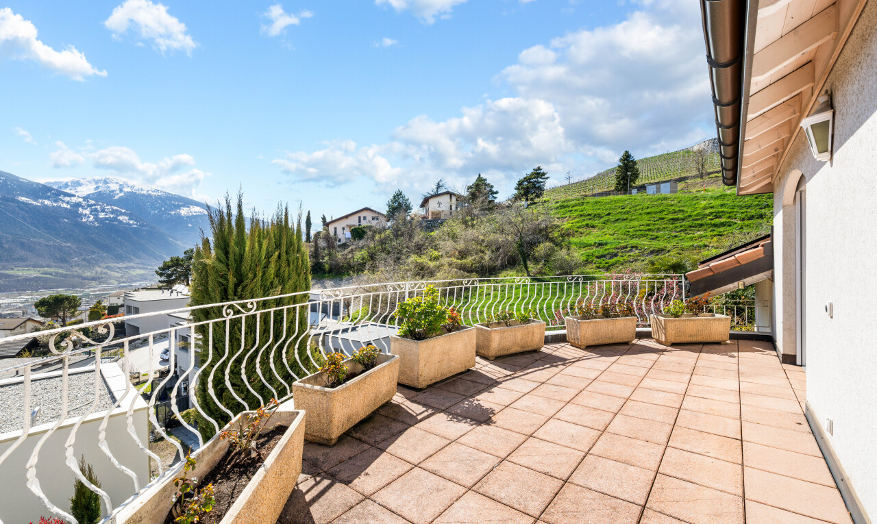 terrasse mit from property, day time, blick auf die berge, mountain view, und terrasse
