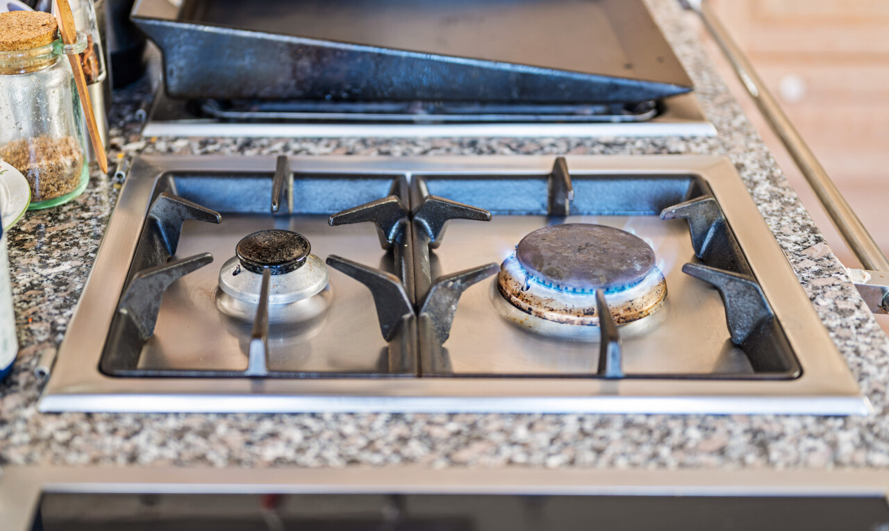 einzelheiten mit kitchen, herd, interior, und appliance