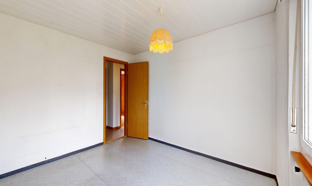 pièce vide avec plinthes murales, baseboards wall, cloison sèche, drywall, et inside property