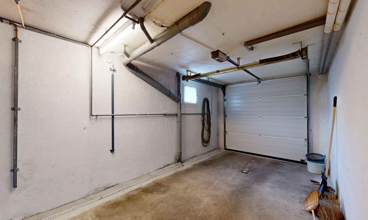 parking avec inside property