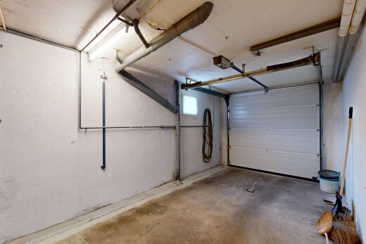 parking avec inside property