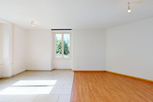 pièce vide avec light floor, cloison sèche, drywall, lumière naturelle, et natural light