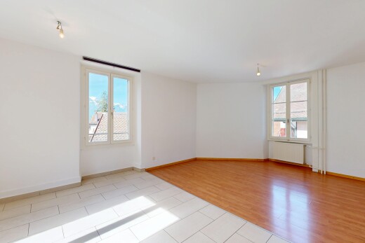 pièce vide avec day time, light floor, drywall, cloison sèche, et radiateur