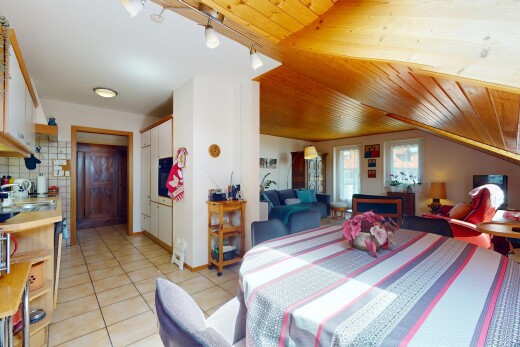 salle à manger avec wood ceiling, plafond en bois, tile floor, sol en carrelage, et inside property
