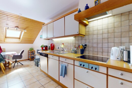 cuisine avec lave-vaisselle, inside property, plaque de cuisson, tile floor, et sol en carrelage