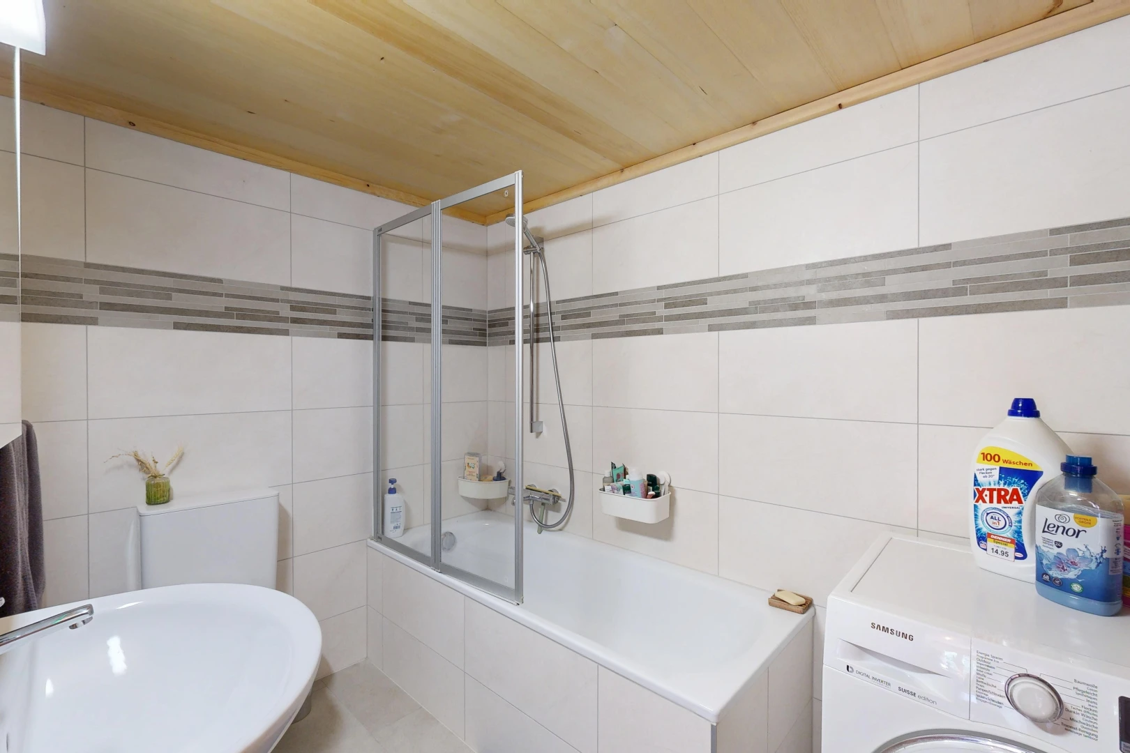full bathroom with tile walls, washer / clothes dryer, and tiled shower / bath