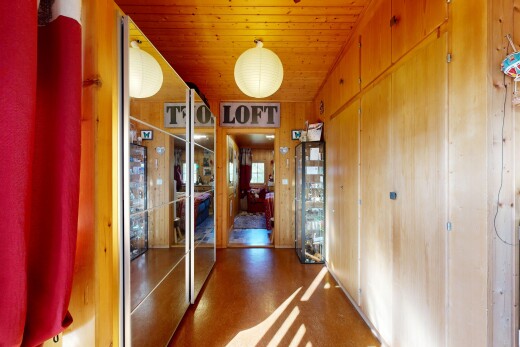 halle / korridor mit wood ceiling, holzdecke, inside property, wood wall, und holzwand