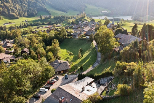 view of mountain backdrop with a nearby body of water and nearby suburban area