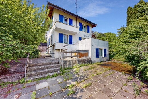 außenansicht mit property visible, stuckverkleidung, day time, und balkon