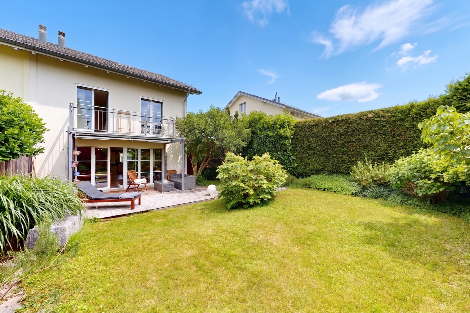 jardin avec from property, terrasse, balcon, pelouse, et clôture