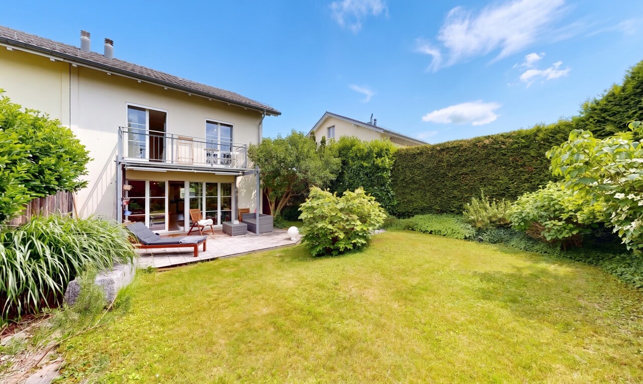 jardin avec from property, terrasse, balcon, pelouse, et clôture