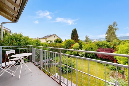 balcon avec from property, balcon, et day time