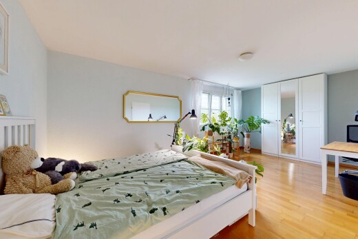 chambre avec drywall, cloison sèche, inside property, wood finish floor, et sol en finition bois
