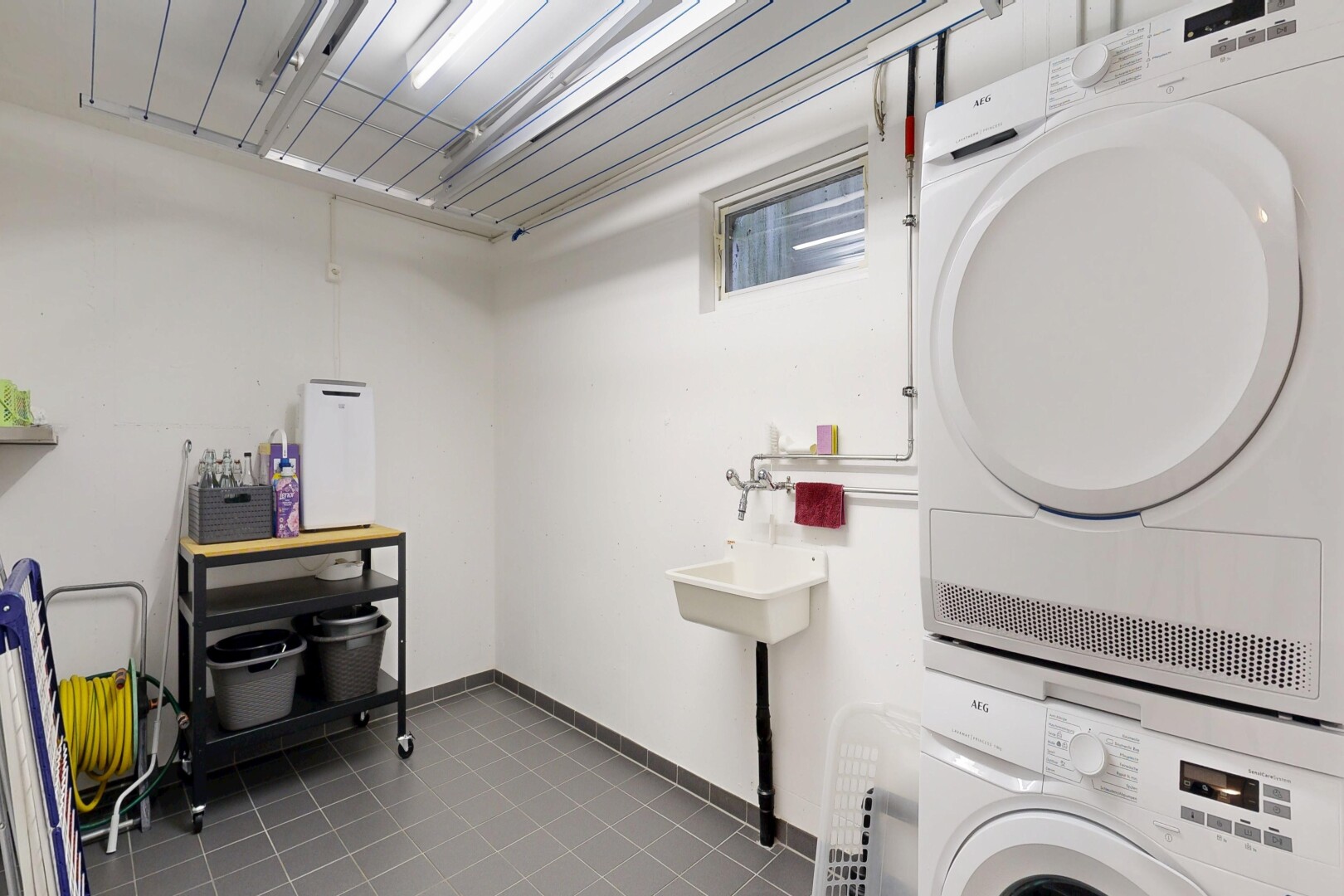 wäschekammer mit gipskartonwand, drywall, wäscherei, inside property, und waschturm