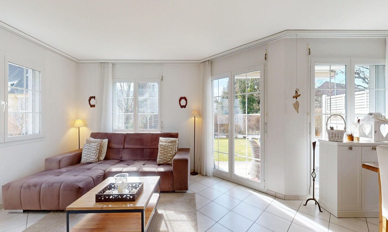 wohnzimmer mit gipskartonwand, drywall, inside property, fliesenboden, und tile floor