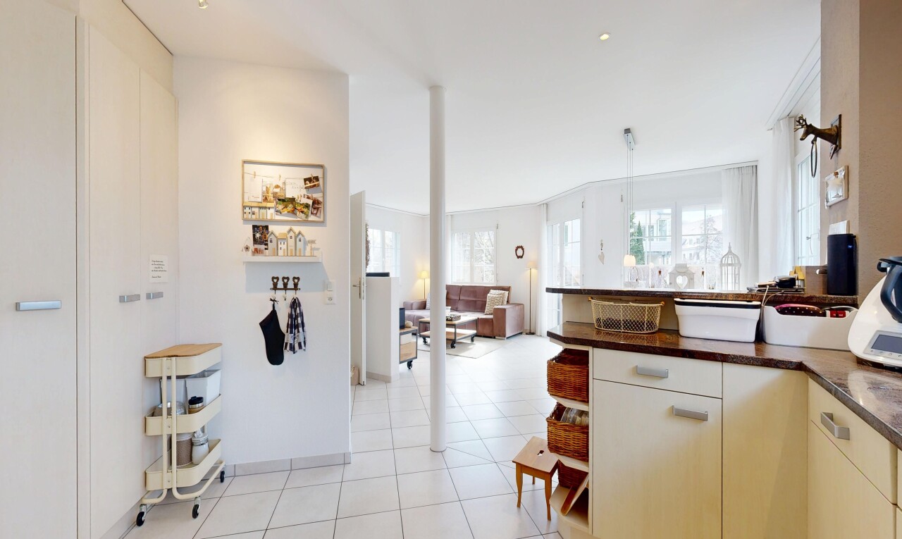 küche mit dark countertops, natürliches licht, natural light, inside property, und light floor