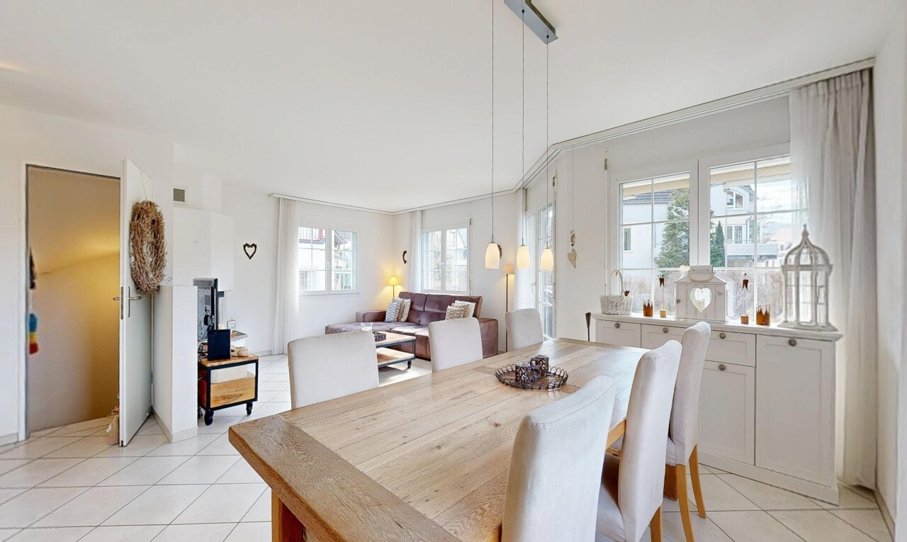 esszimmer mit fliesenboden, tile floor, natürliches licht, natural light, und gipskartonwand