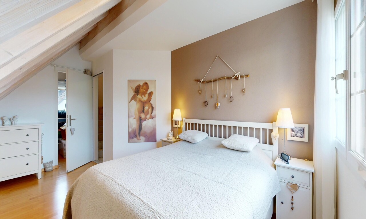 zimmer / schlafzimmer mit inside property, drywall, gipskartonwand, natural light, und natürliches licht