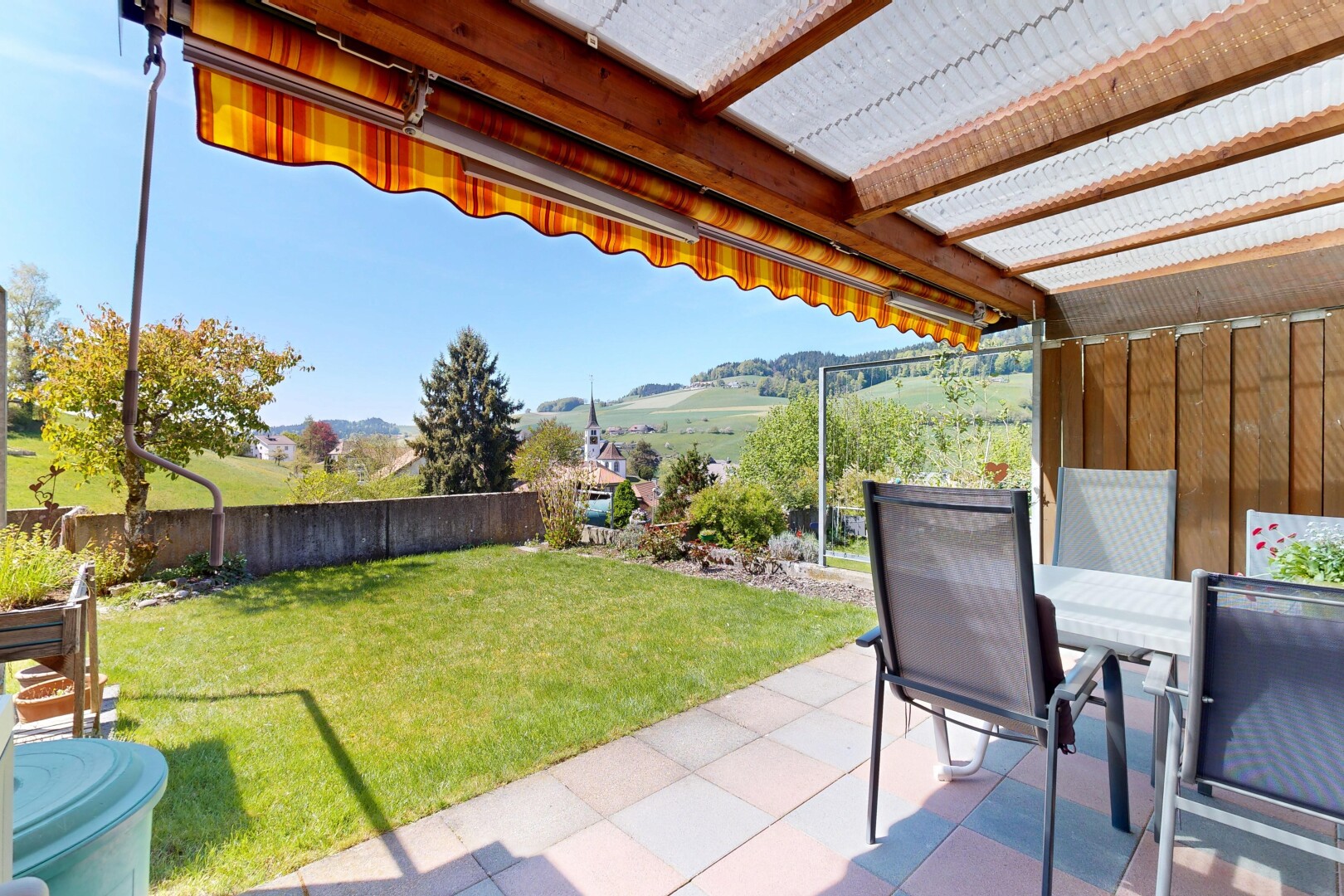 terrasse avec from property, pelouse, clôture, terrasse, et pergola