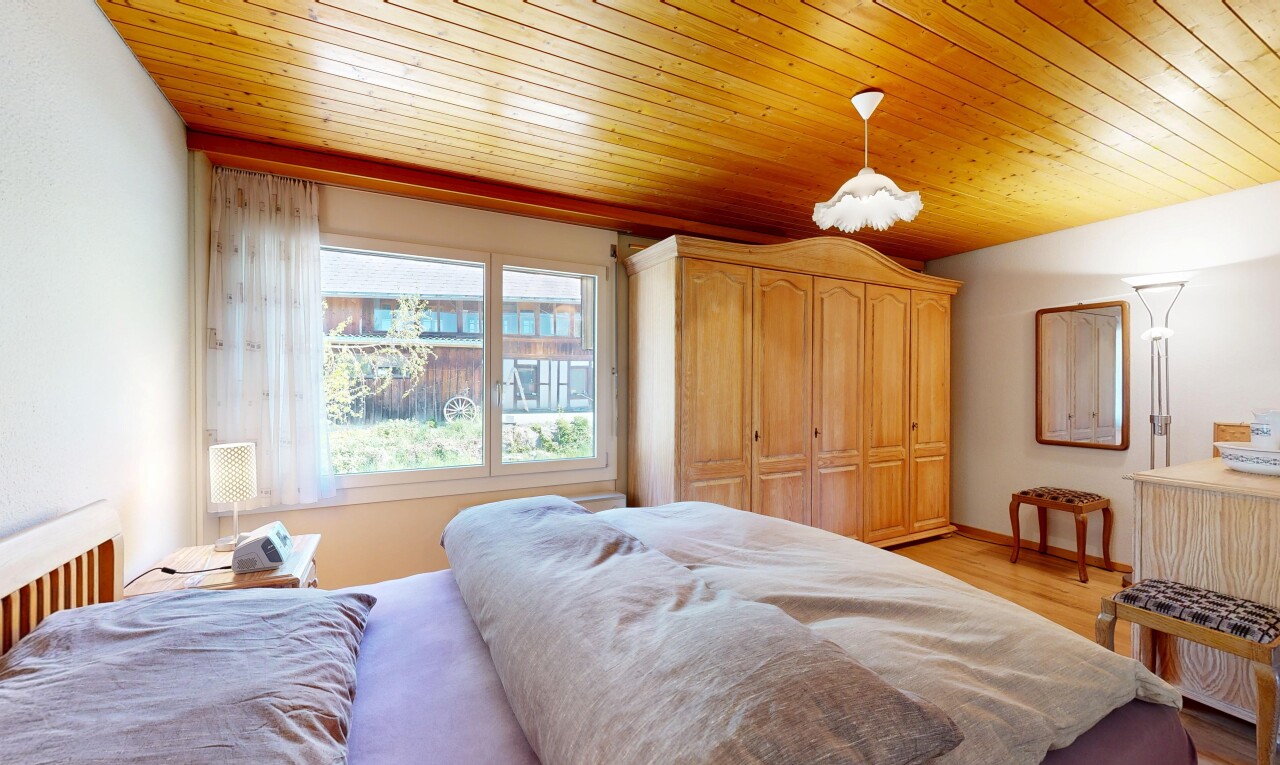 chambre avec drywall, cloison sèche, inside property, natural light, et lumière naturelle