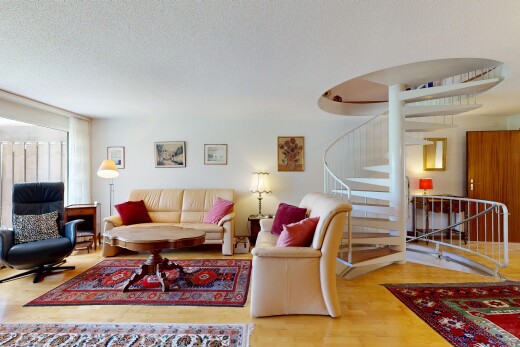 salon avec inside property, escaliers, sol en finition bois, wood finish floor, et lumière naturelle