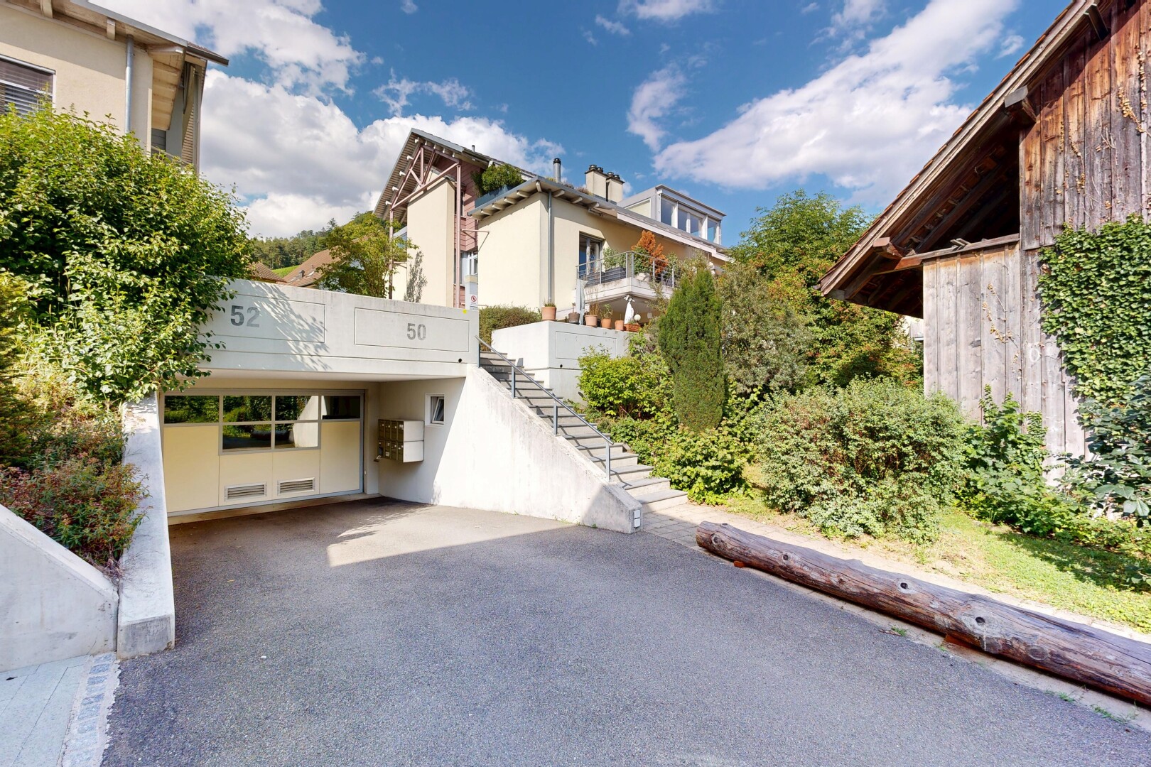 außenansicht mit day time, treppen, auffahrt, und carport angeschlossen