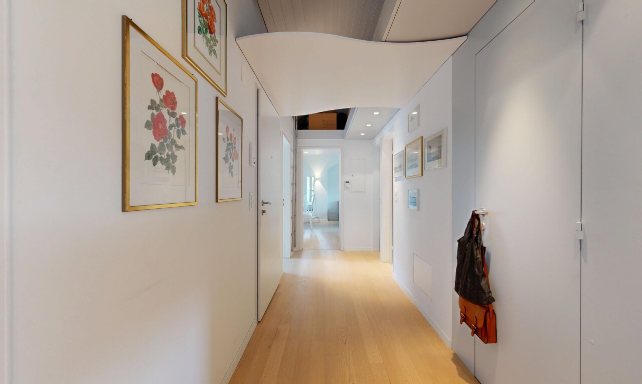 halle / korridor mit drywall, gipskartonwand, wood finish floor, holzfußboden, und einbauleuchten