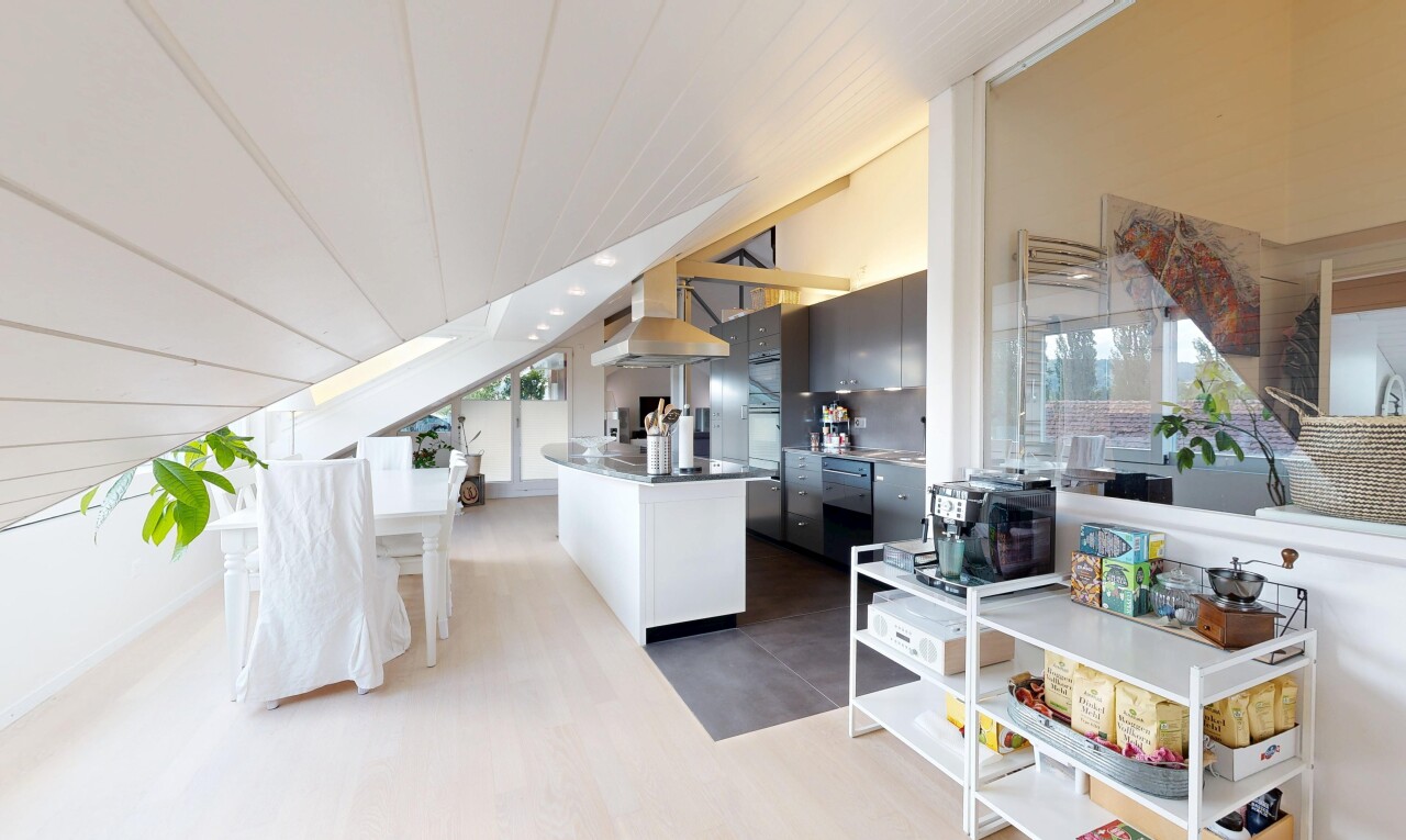 küche mit schränke mit flachen paneelen, flat panel cabinets, einbauleuchten, curved countertops, und wood finish floor