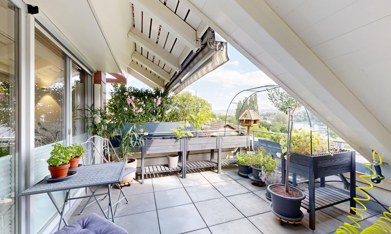terrasse mit from property, markise, und day time