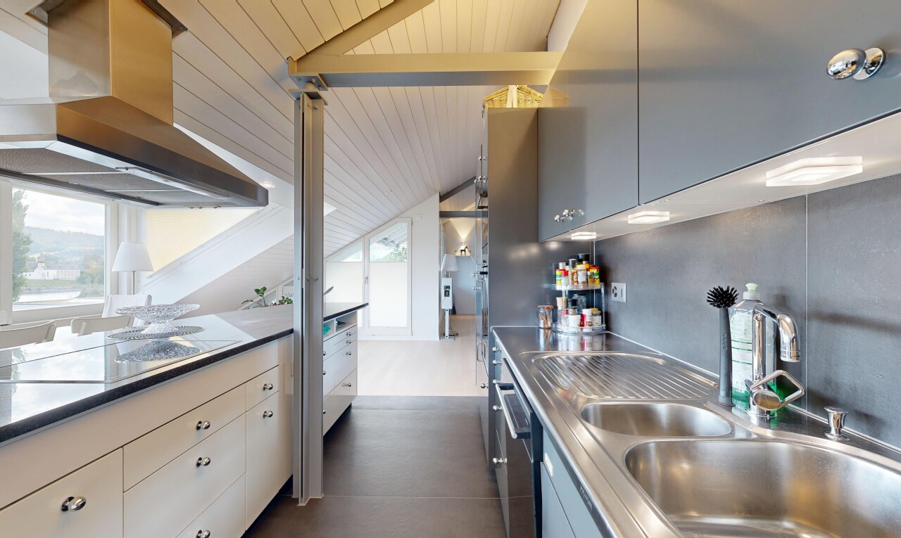 küche mit dunstabzugshaube, waschbecken, dark floor, herd, und high end ceiling