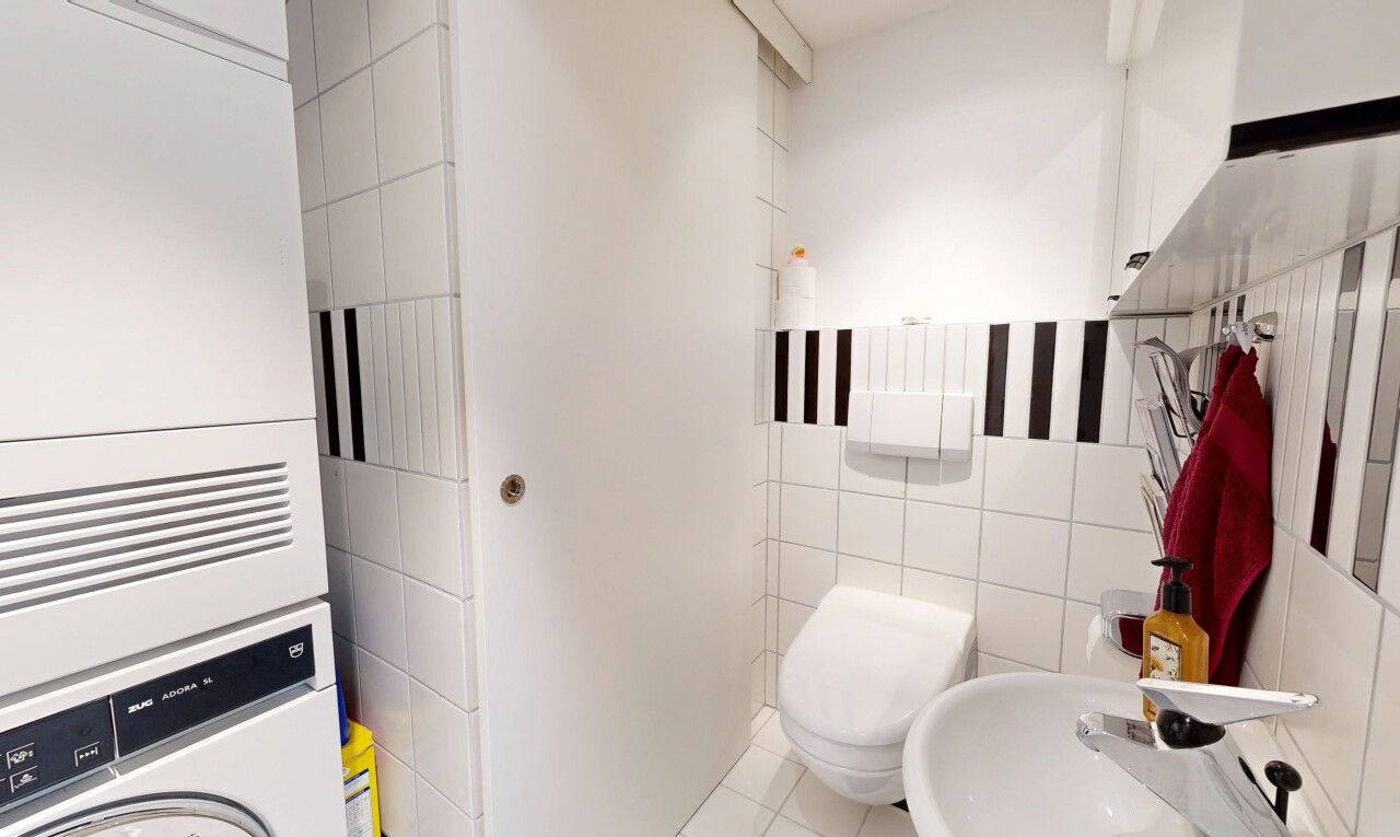 bad mit tile wall, fliesenwand, gäste-wc, waschbecken, und tile floor