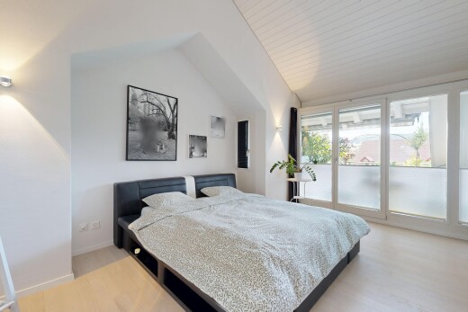 zimmer / schlafzimmer mit drywall, gipskartonwand, vaulted ceiling, dachschräge, und inside property