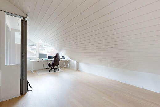 büro mit vaulted ceiling, dachschräge, low ceiling, niedrige decke, und zusätzliches zimmer