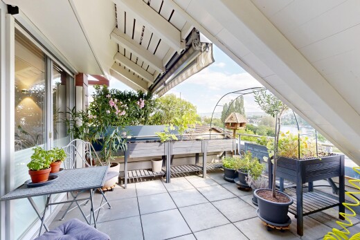 terrasse mit from property, markise, und day time